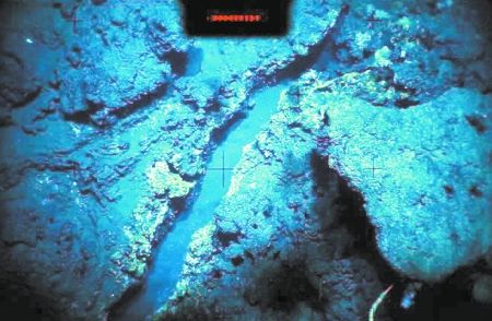 南海北部陸坡存在可燃冰的相關地理特征 新華社發